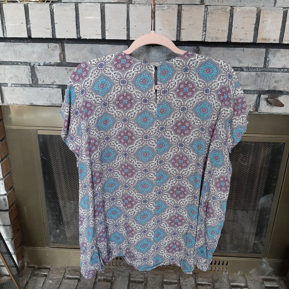 Geometric Pattern Top - Picture 2 of 4